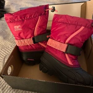 Sorel Childrens Flurry Fuchsia and Black Snow Boots